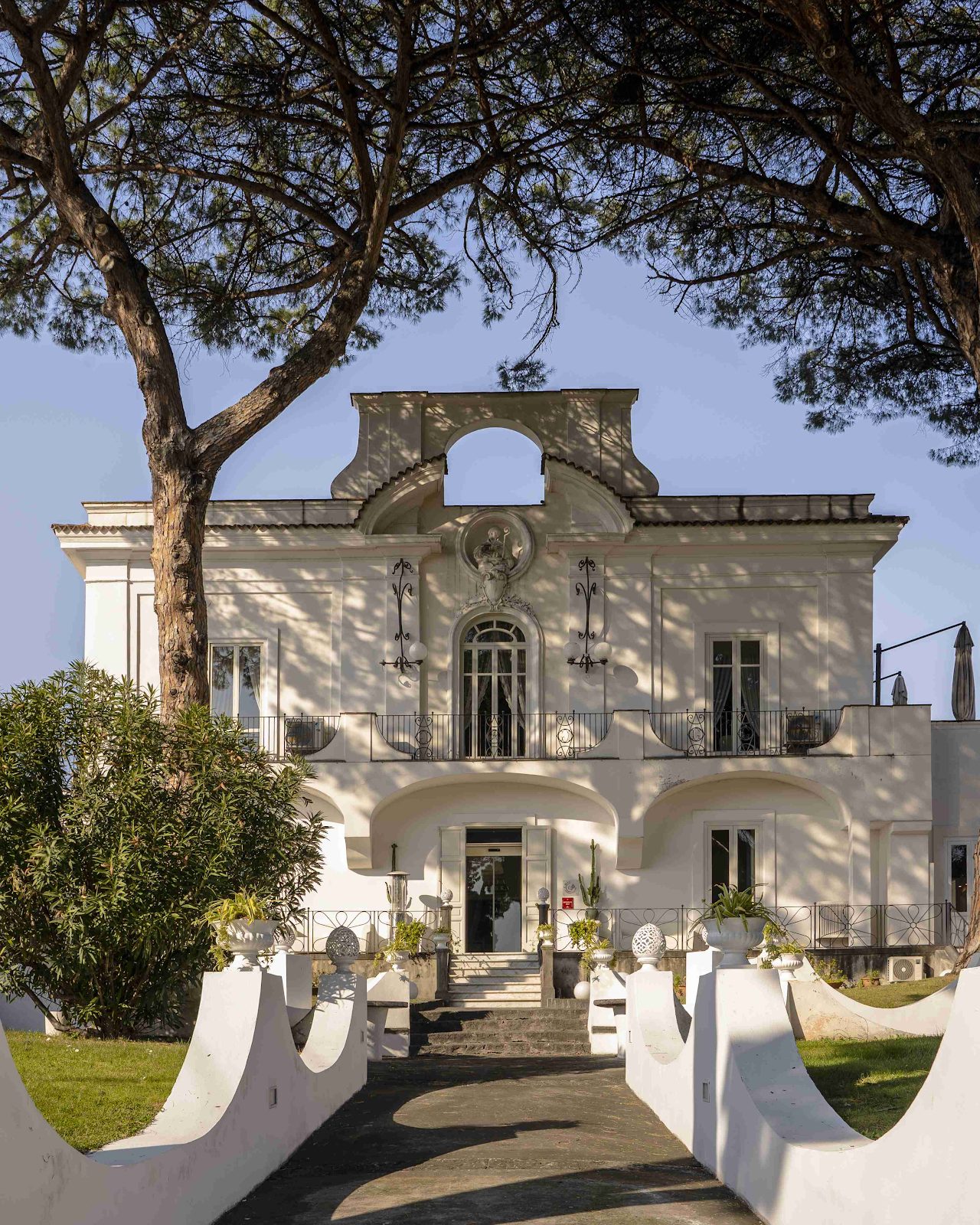 Facciata settecentesca della Tenuta Villa Guerra